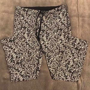 NIKE DRIFIT CROPPED LEGGINGS